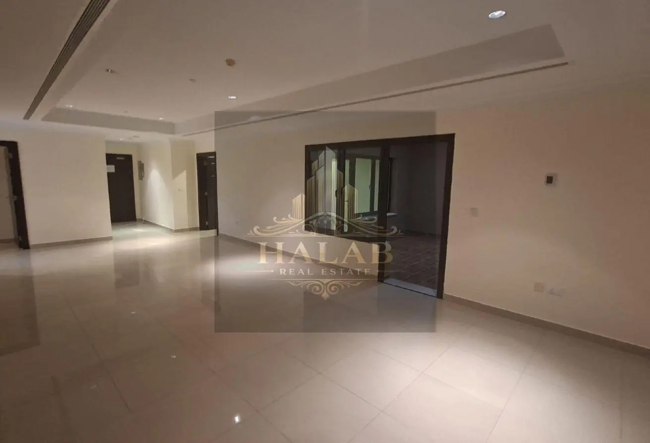 ONE PLUS OFFICE Semi Furnished in PORTO ARABIA