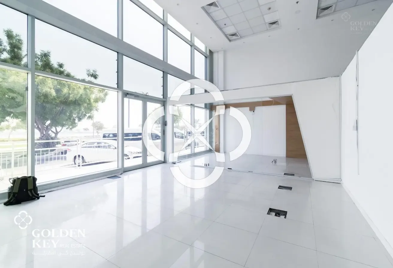 High Traffic | Ready Showroom +9 Months Grace