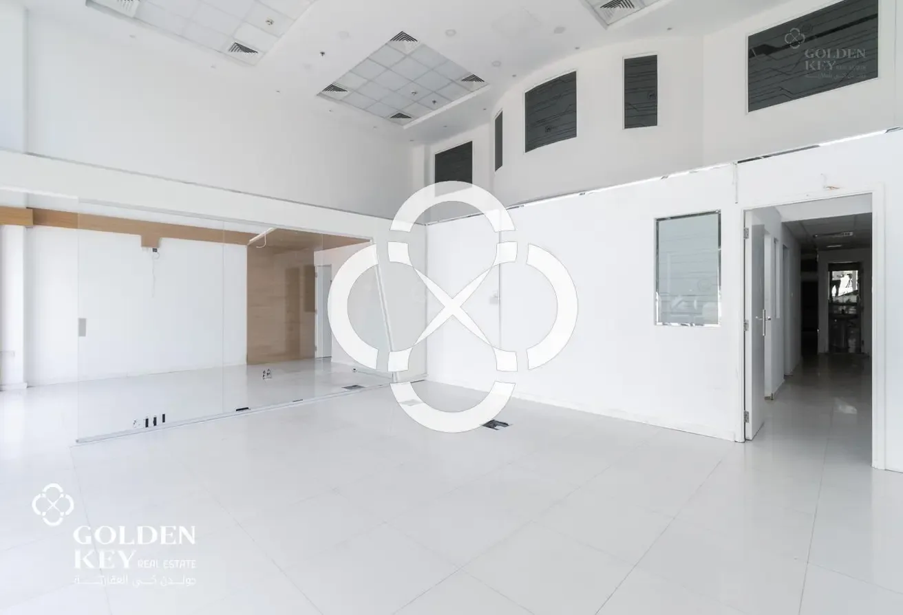 High Traffic | Ready Showroom +9 Months Grace