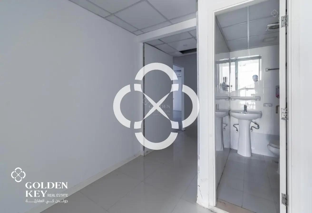 High Traffic | Ready Showroom +9 Months Grace