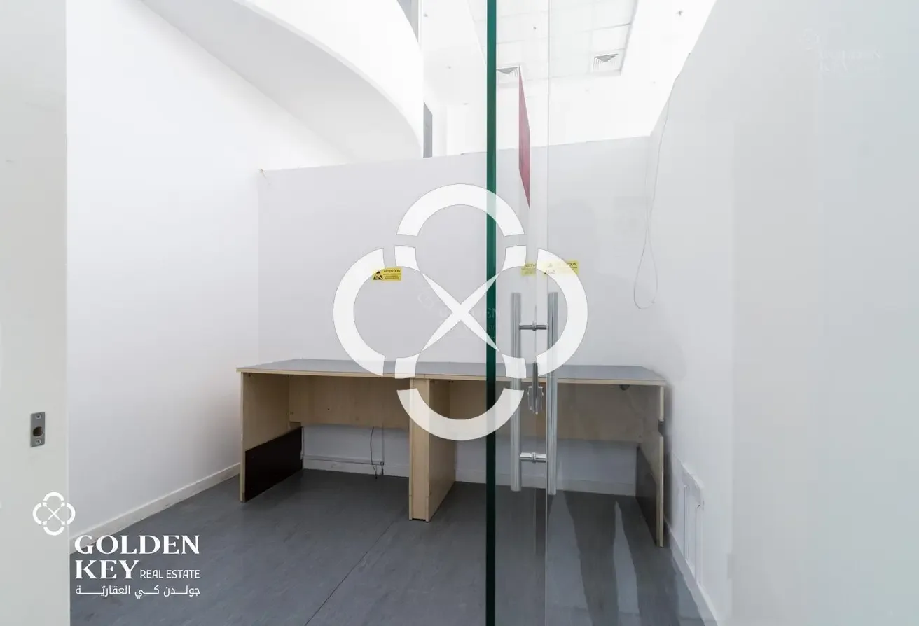 High Traffic | Ready Showroom +9 Months Grace