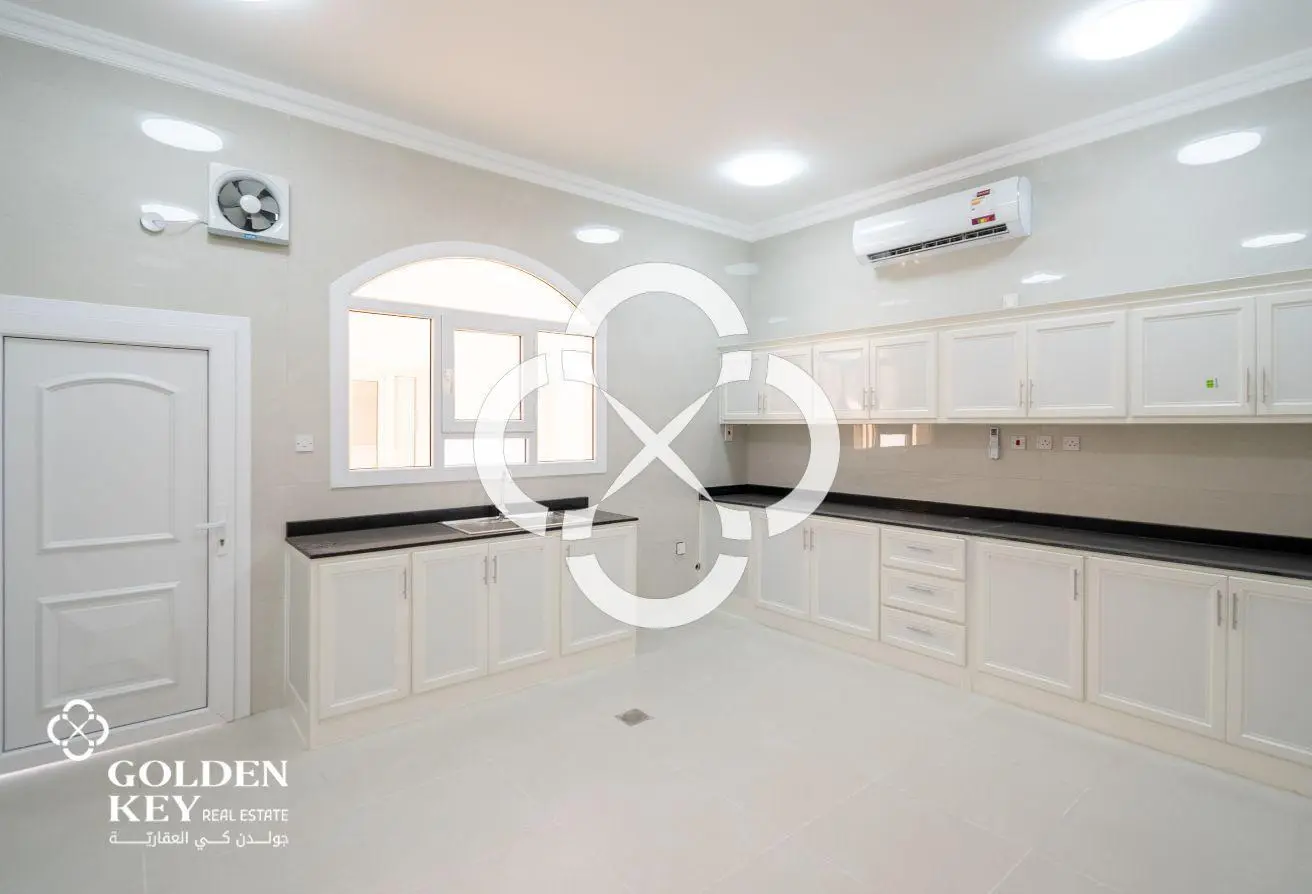 UF | Fully Renovated Villa 5BR+Maid | Old Airport