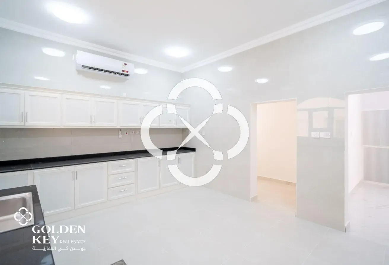 UF | Fully Renovated Villa 5BR+Maid | Old Airport
