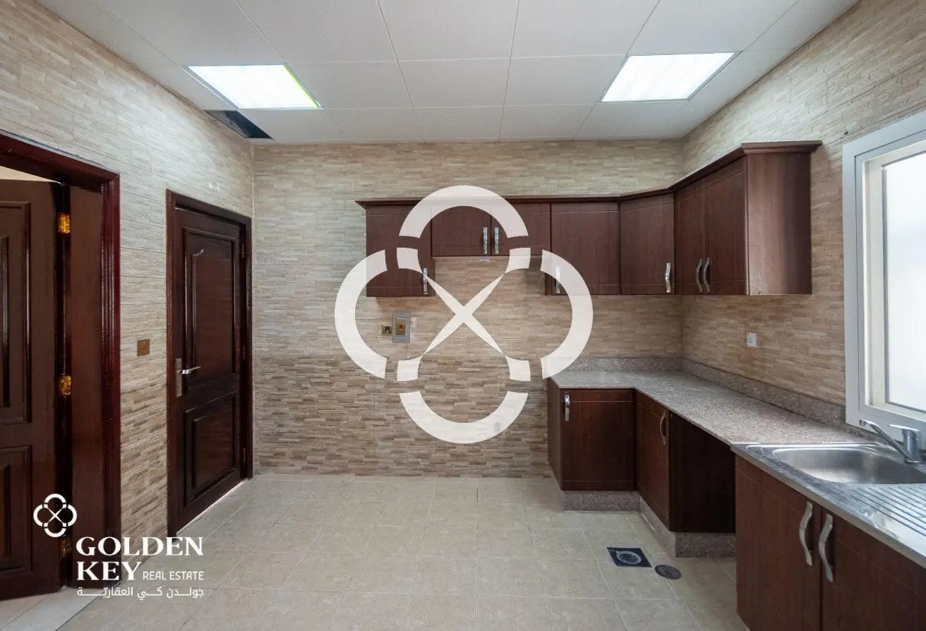 Commercial Villa for Multiple Business Activities - view 3
