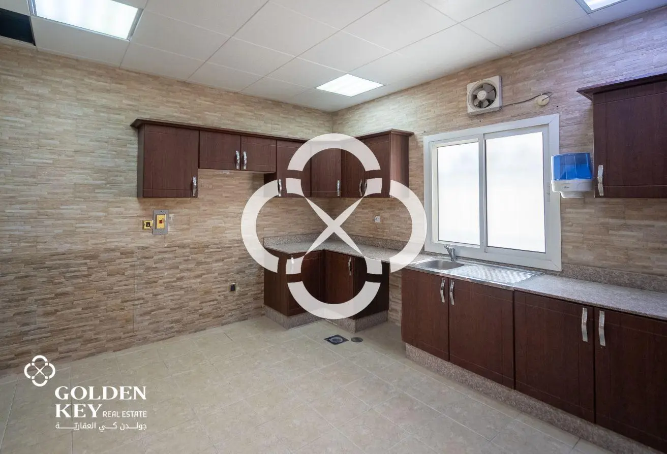 Commercial Villa for Multiple Business Activities