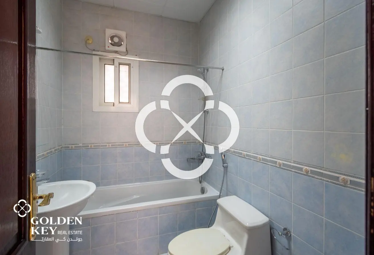 Commercial Villa for Multiple Business Activities