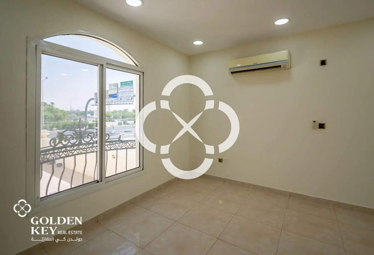 Commercial Villa for Multiple Business Activities