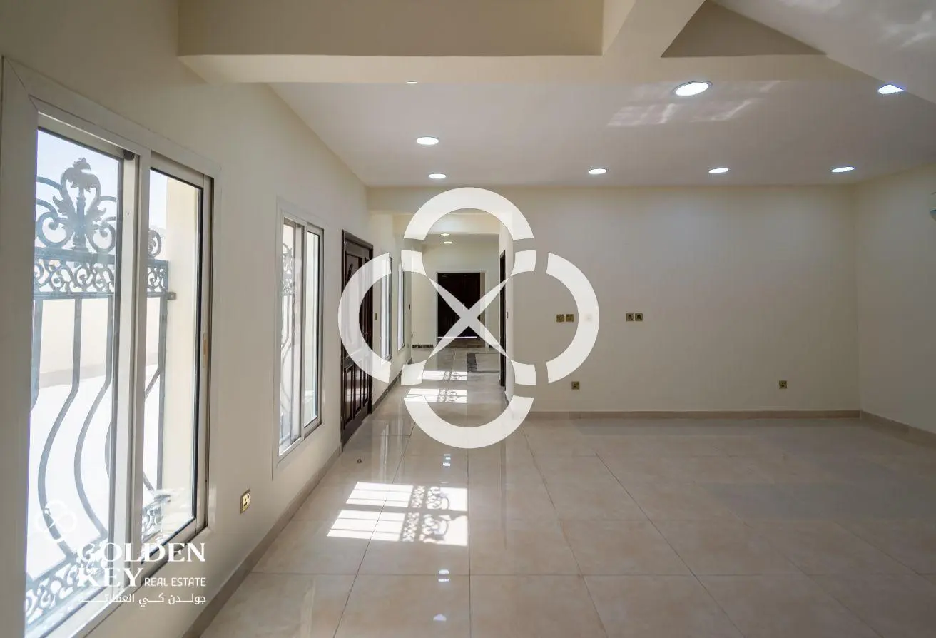 Commercial Villa for Multiple Business Activities