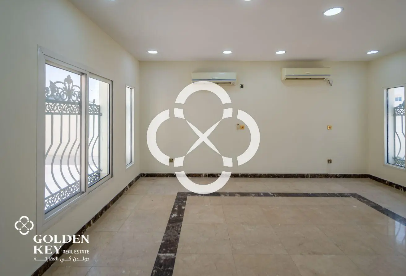 Commercial Villa for Multiple Business Activities
