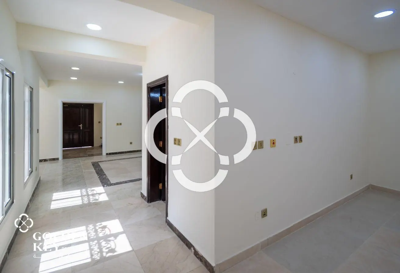 Commercial Villa for Multiple Business Activities