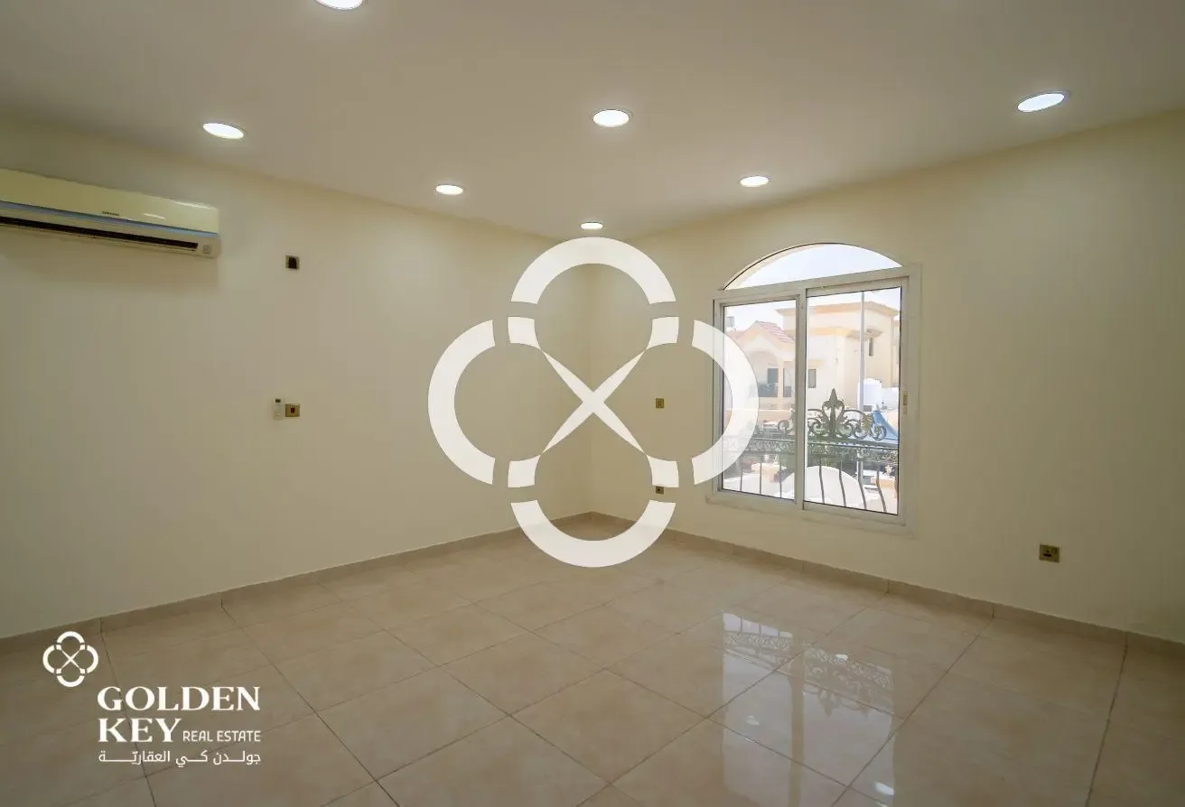 Commercial Villa for Multiple Business Activities