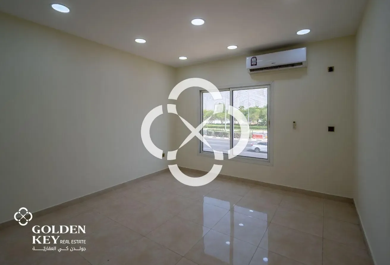 Commercial Villa for Multiple Business Activities