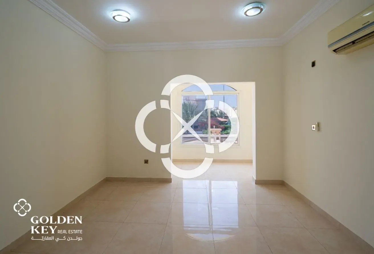 Commercial Villa for Multiple Business Activities