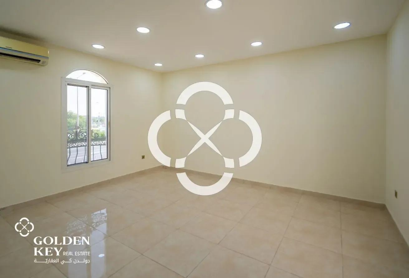Commercial Villa for Multiple Business Activities