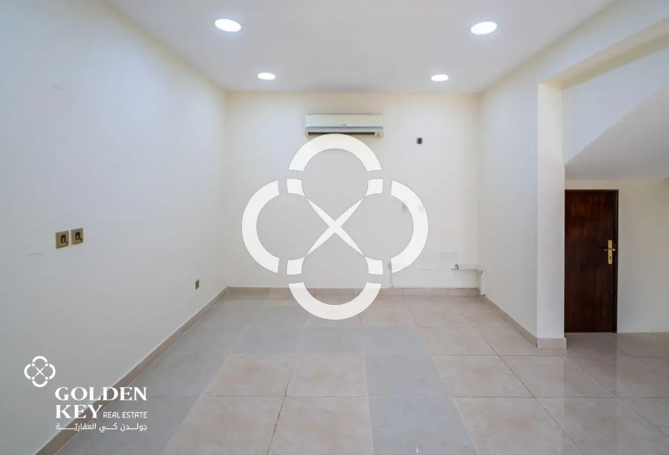 Commercial Villa for Multiple Business Activities