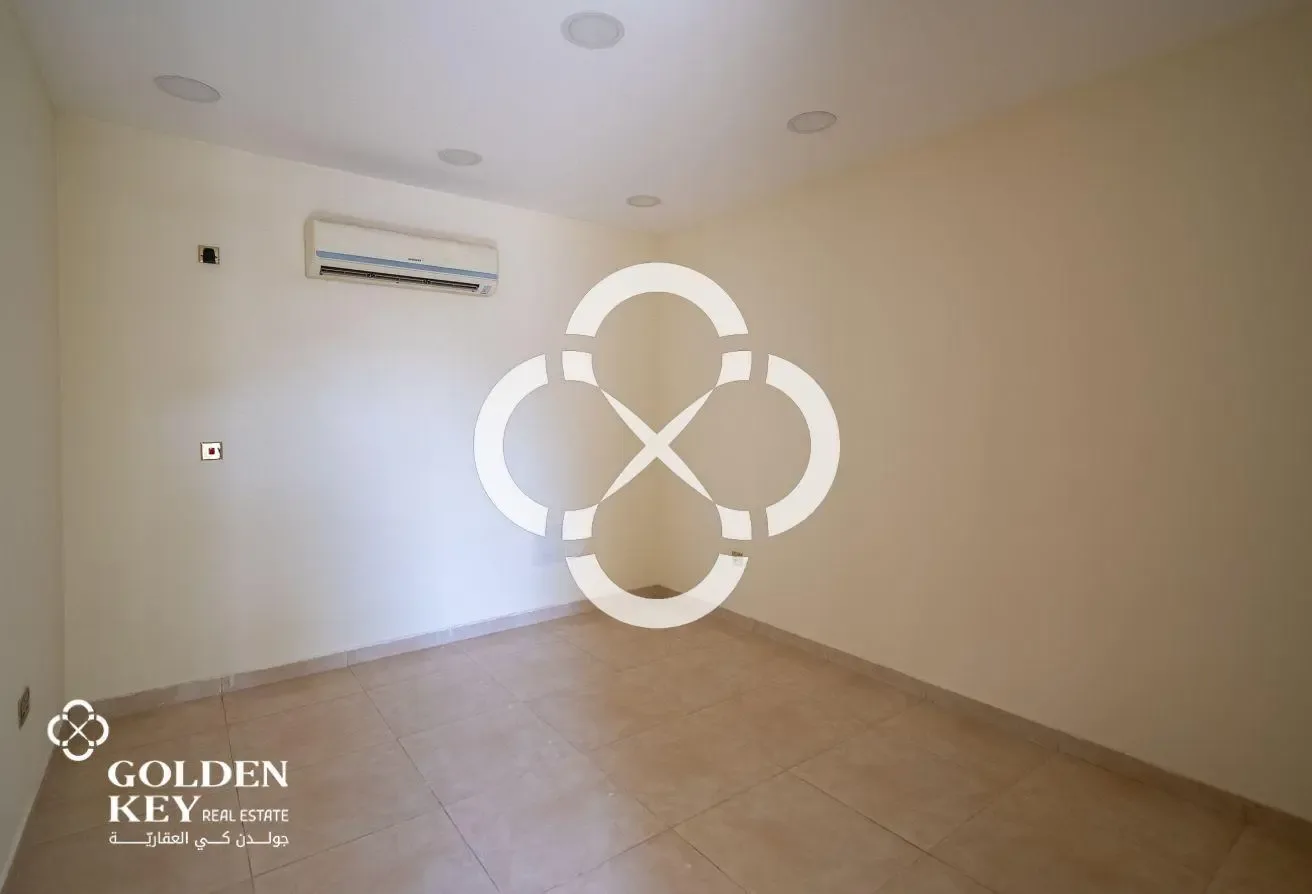 Commercial Villa for Multiple Business Activities
