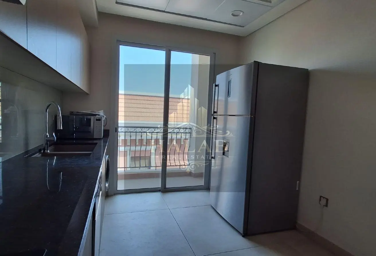 SPACIOUS 3 BHK UNFURNISHED APARTMENT GIARDINO GARD