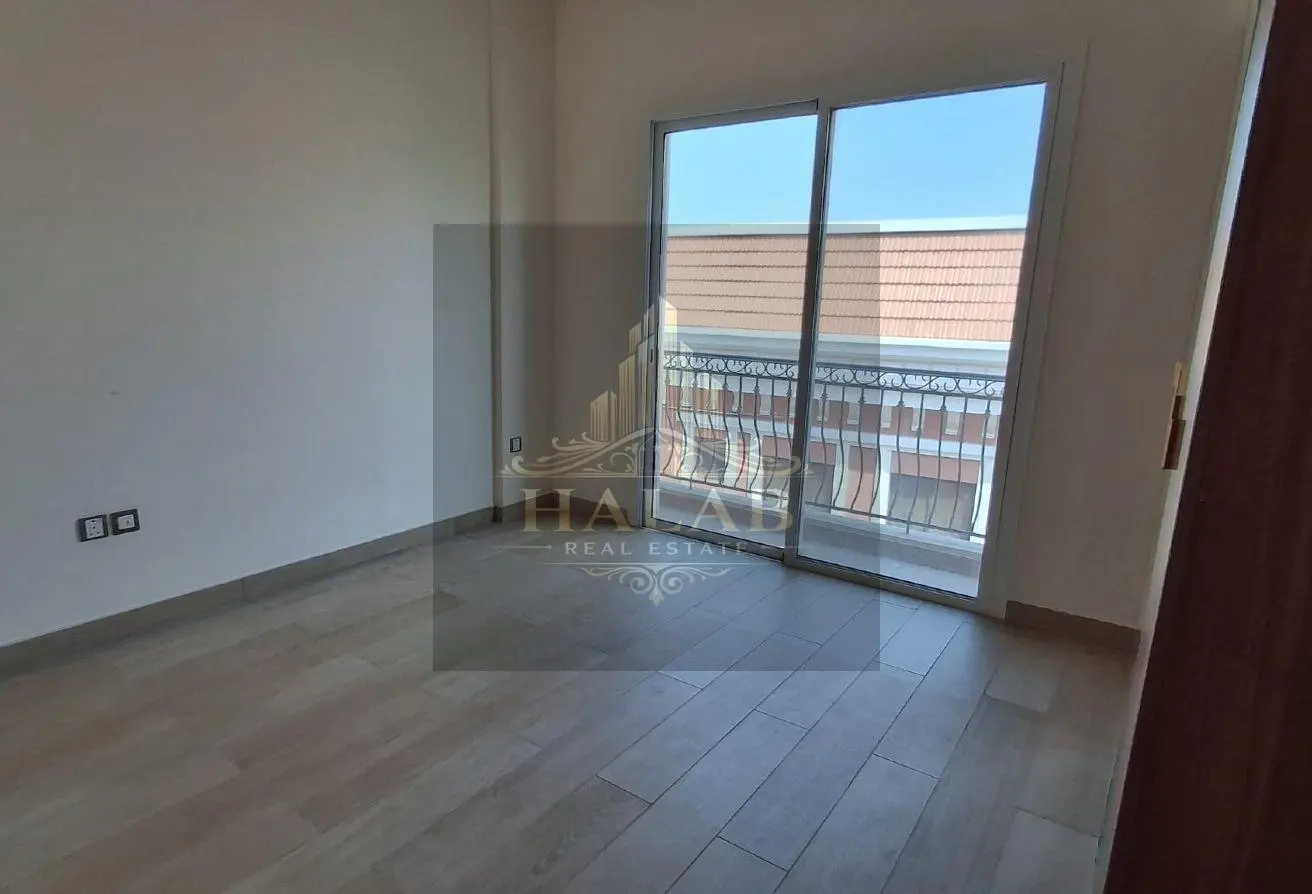 SPACIOUS 3 BHK UNFURNISHED APARTMENT GIARDINO GARD