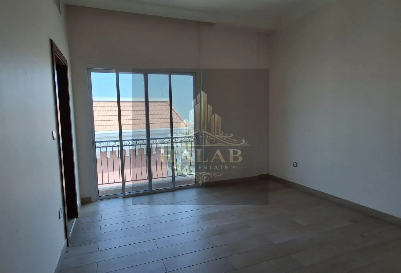 SPACIOUS 3 BHK UNFURNISHED APARTMENT GIARDINO GARD