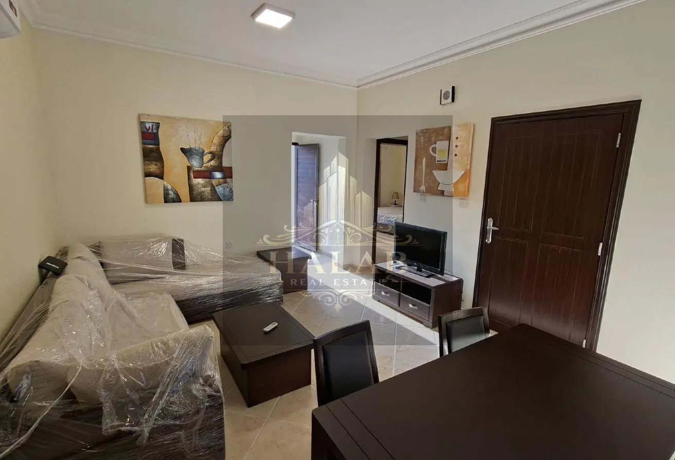AMAZING 1 BHK FF IN A COMPOUND WITH BALCONY