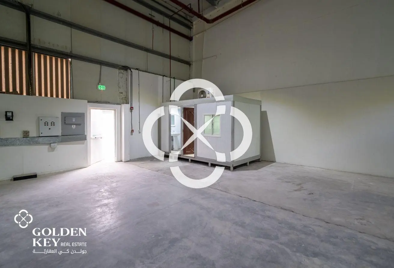 Ventilated Warehouse | 1,600 sqm | Umm Salal