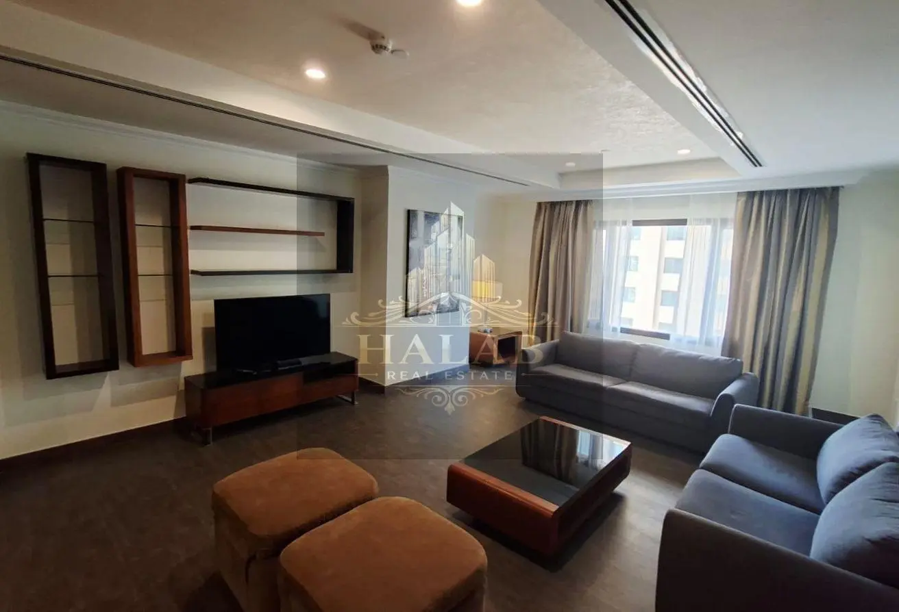 spacious 1 bedroom + office SF apartment porto