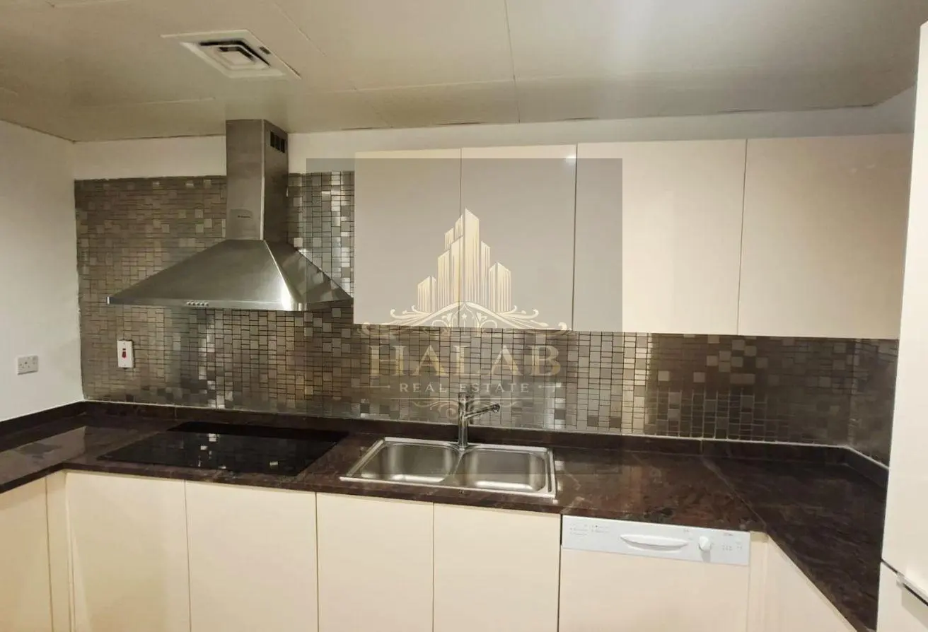 spacious 1 bedroom + office SF apartment porto