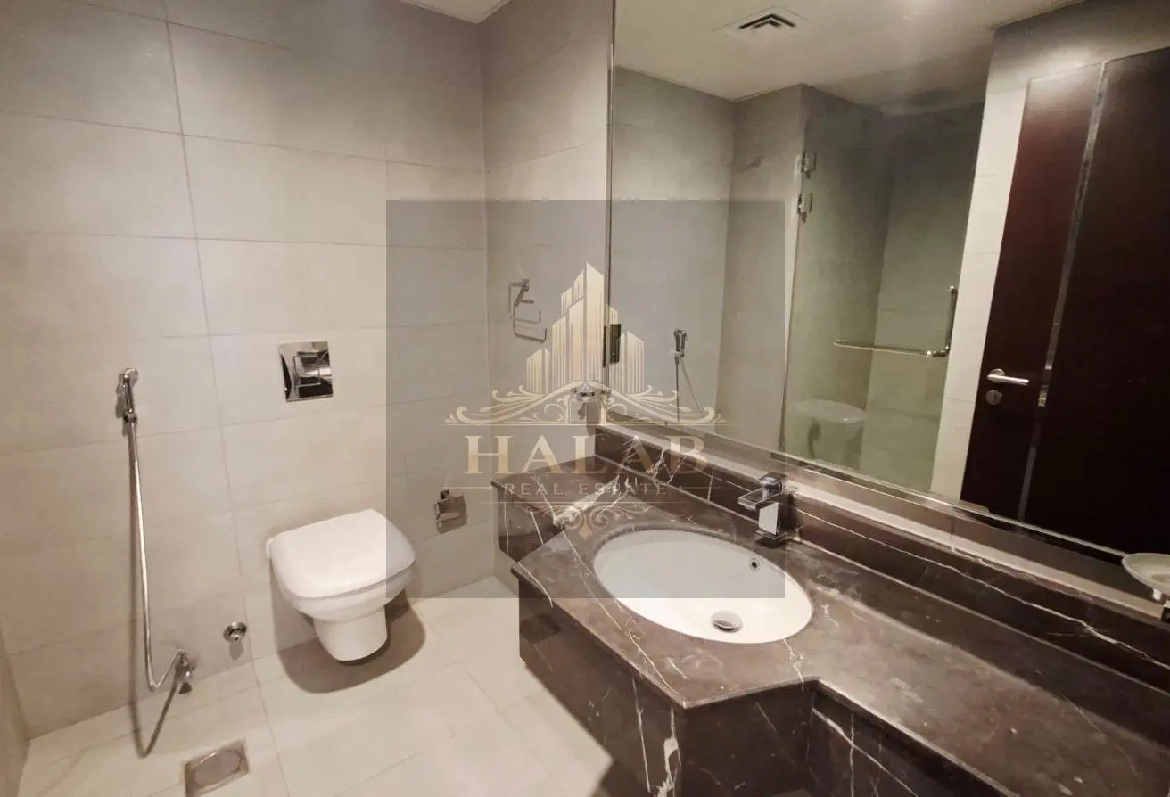 spacious 1 bedroom + office SF apartment porto