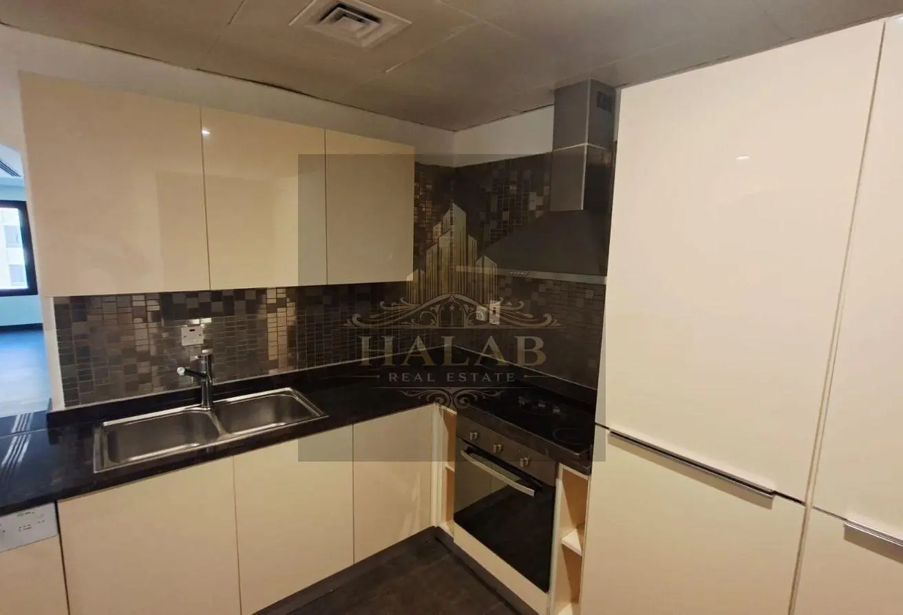 spacious 1 bedroom + office SF apartment porto