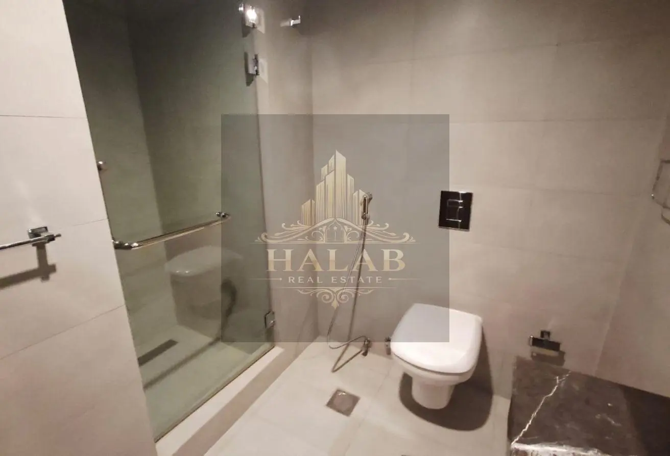 spacious 1 bedroom + office SF apartment porto