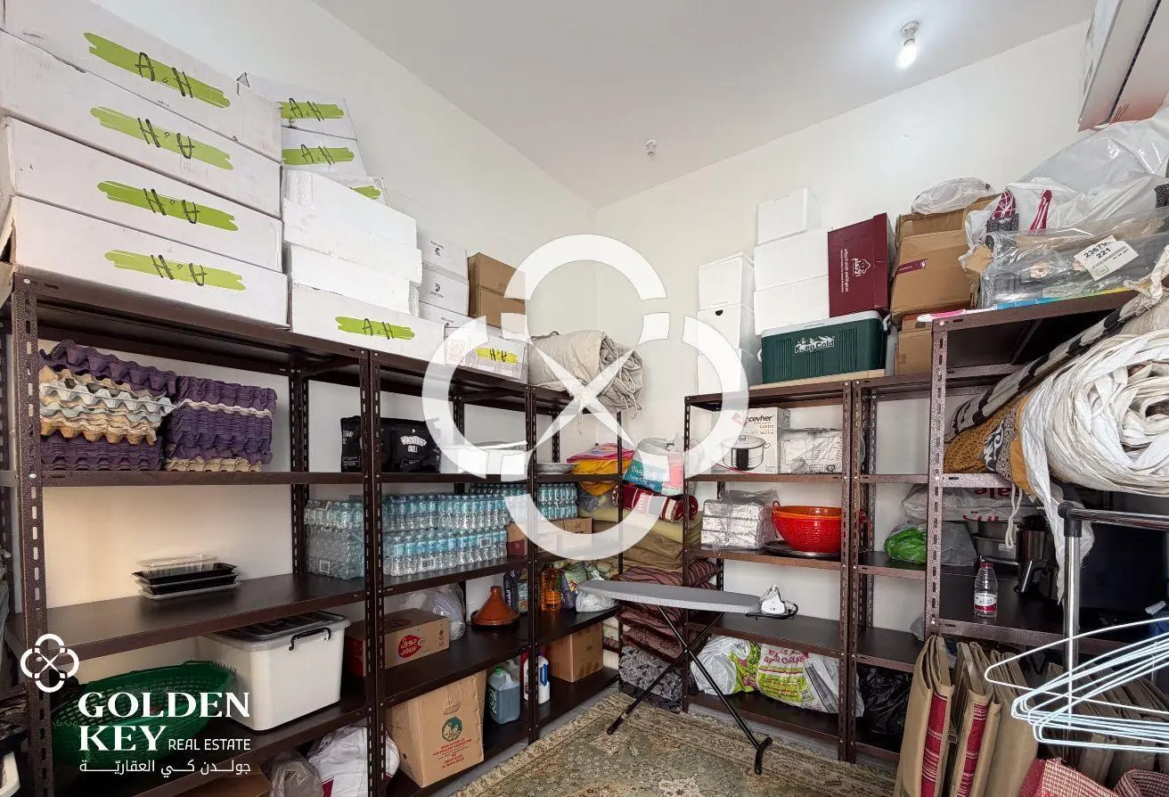 Villa w/ Private Pool 6 BR and Garden in Al Ruwais