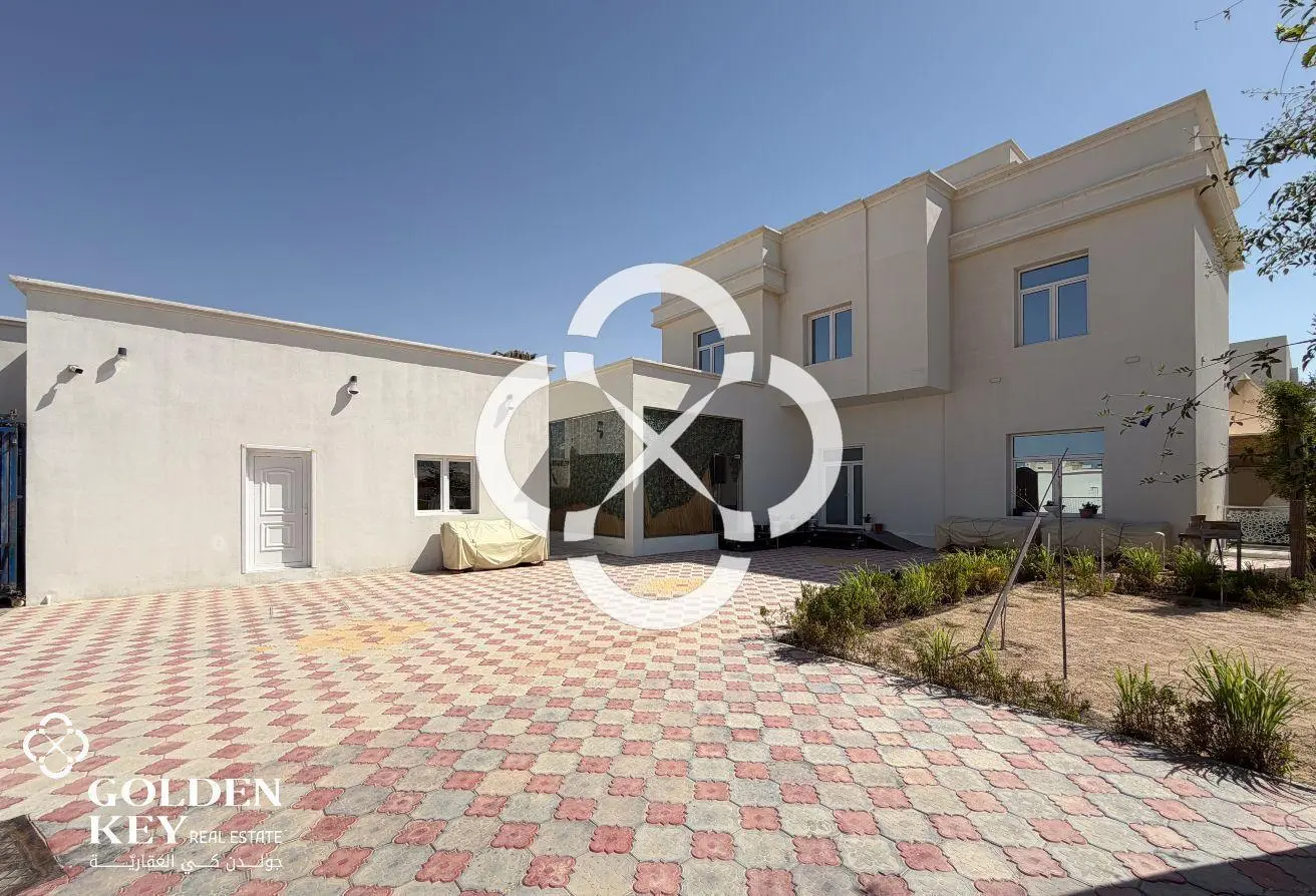 Villa w/ Private Pool 6 BR and Garden in Al Ruwais
