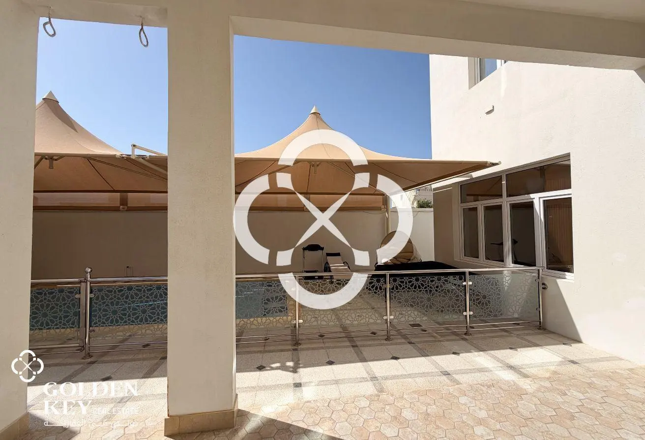 Villa w/ Private Pool 6 BR and Garden in Al Ruwais