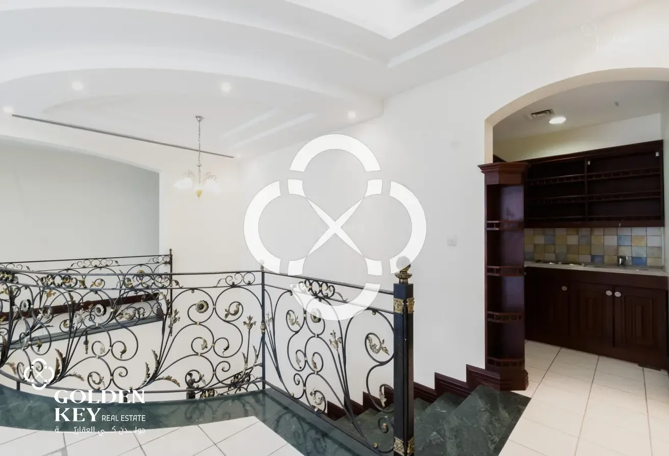 Semi-Furnished | 4BR Villa Open | Spacious Layout