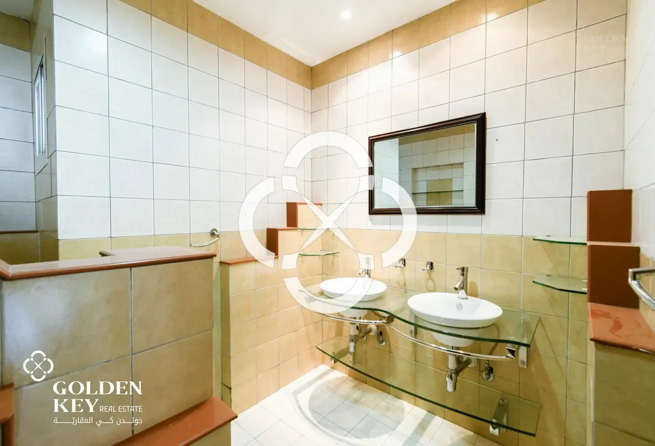 Semi-Furnished | 4BR Villa Open | Spacious Layout - view 3