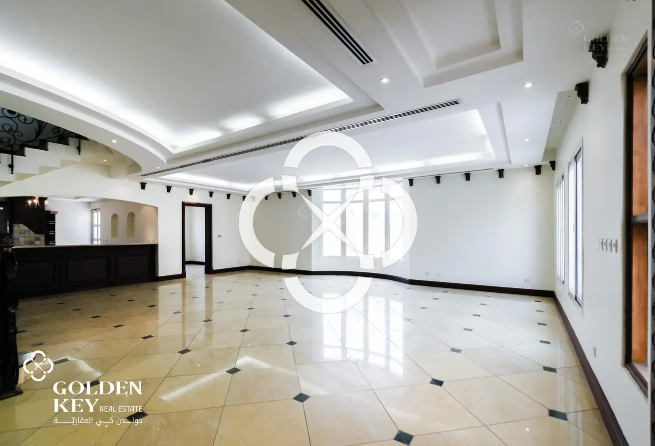 Semi-Furnished | 4BR Villa Open | Spacious Layout