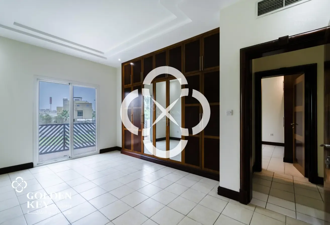 Semi-Furnished | 4BR Villa Open | Spacious Layout