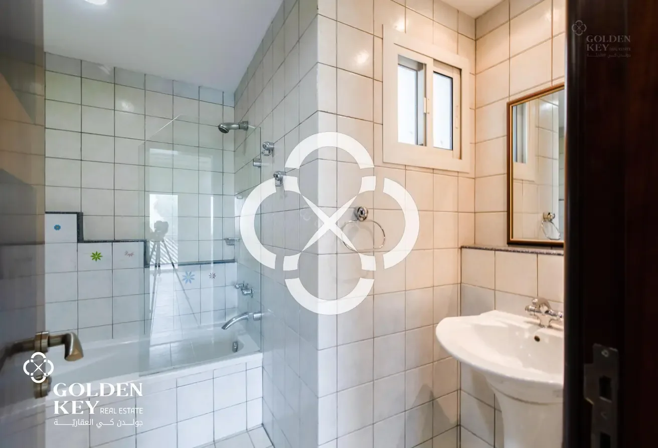 Semi-Furnished | 4BR Villa Open | Spacious Layout
