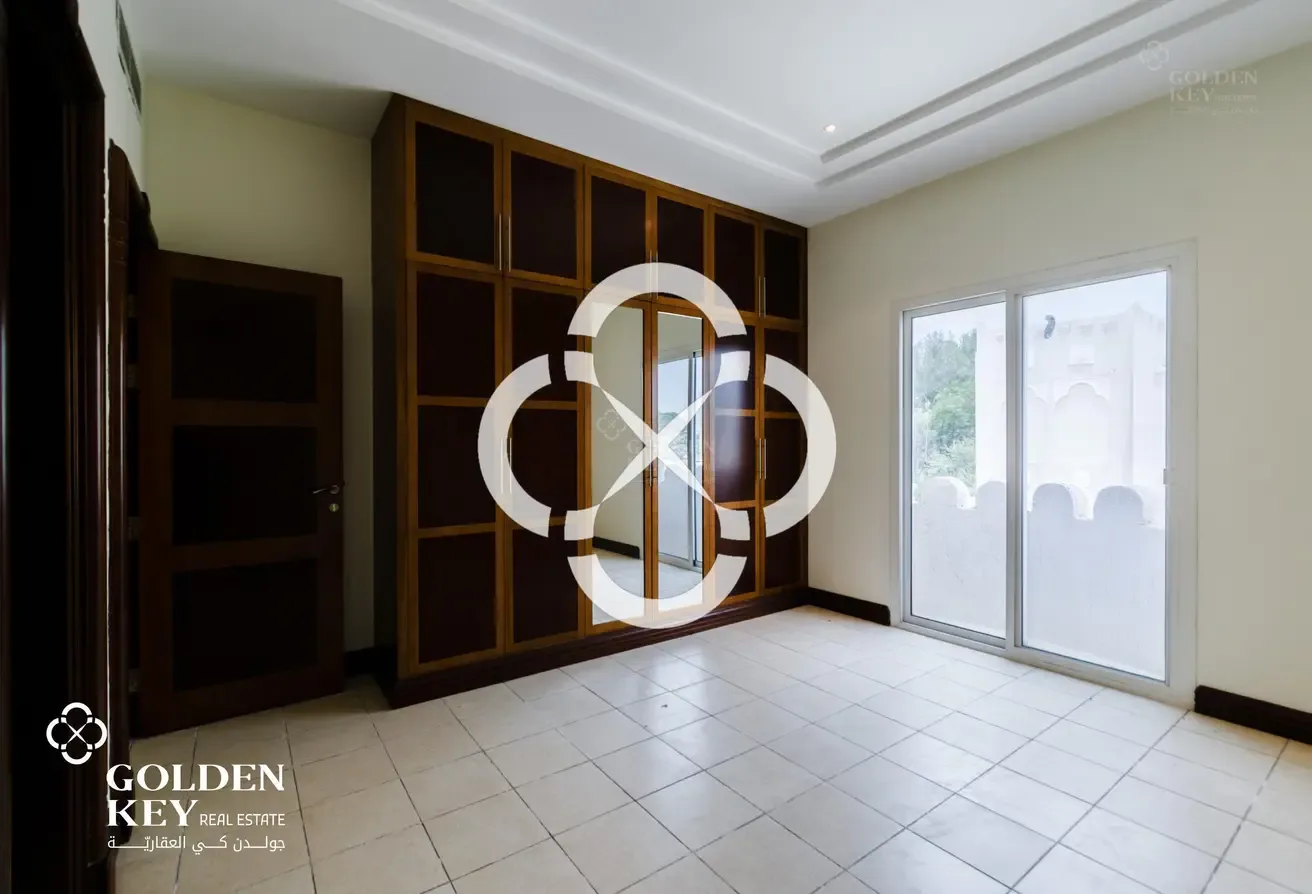 Semi-Furnished | 4BR Villa Open | Spacious Layout