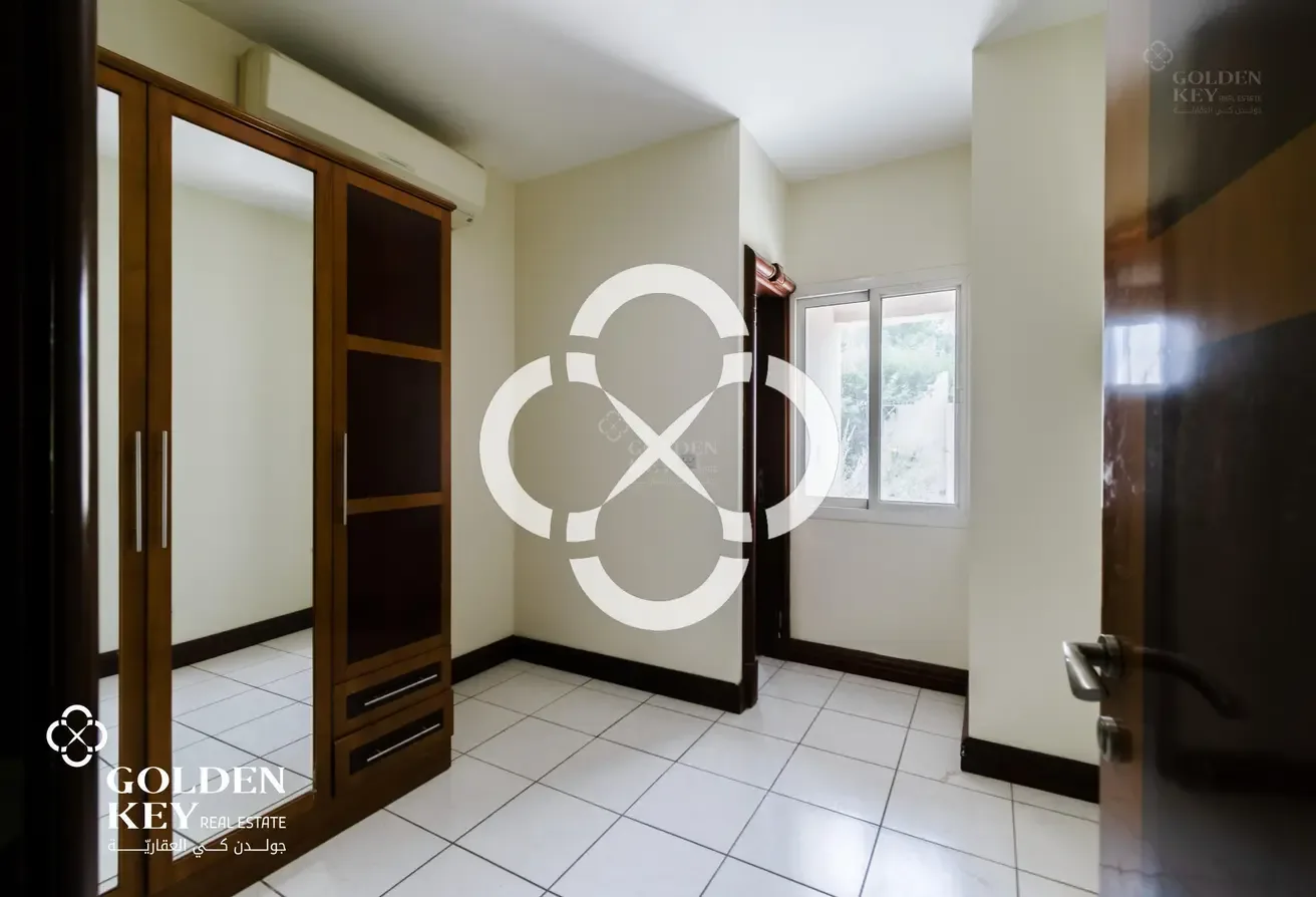 Semi-Furnished | 4BR Villa Open | Spacious Layout