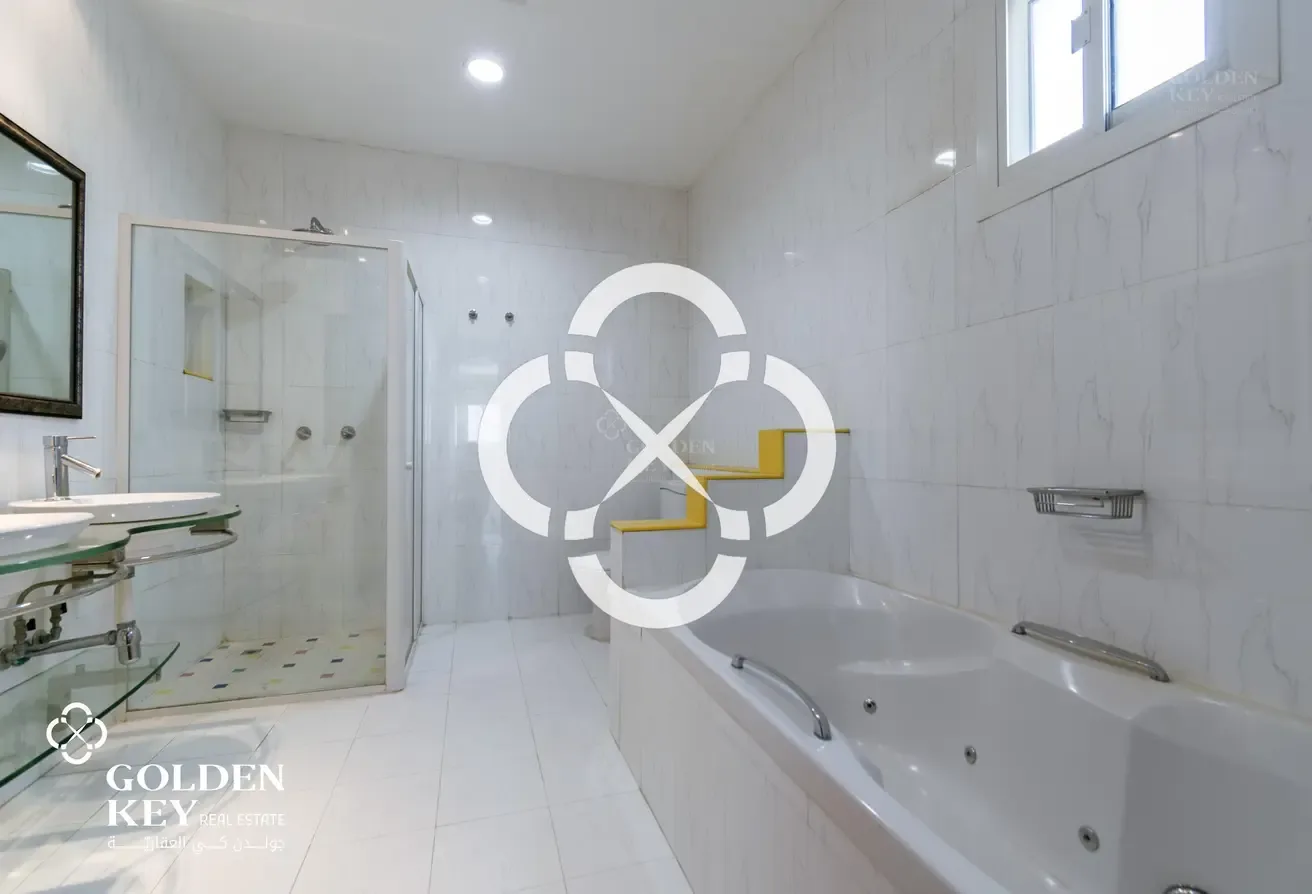 Semi-Furnished | 4BR Villa Open | Spacious Layout