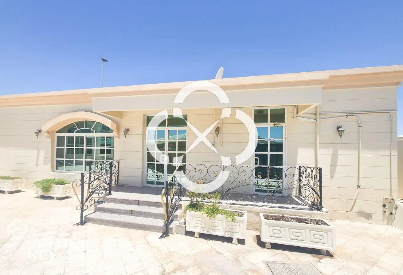 Commercial Villa for Various Business Activities