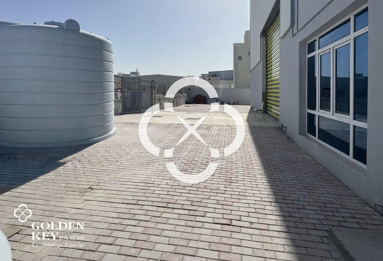 Warehouse with 11 Rooms | 350A | Birkat Al Awamer
