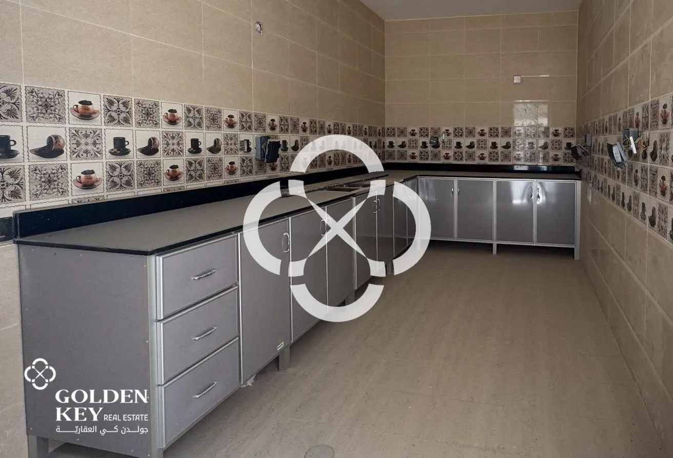 Warehouse with 11 Rooms | 350A | Birkat Al Awamer - view 3