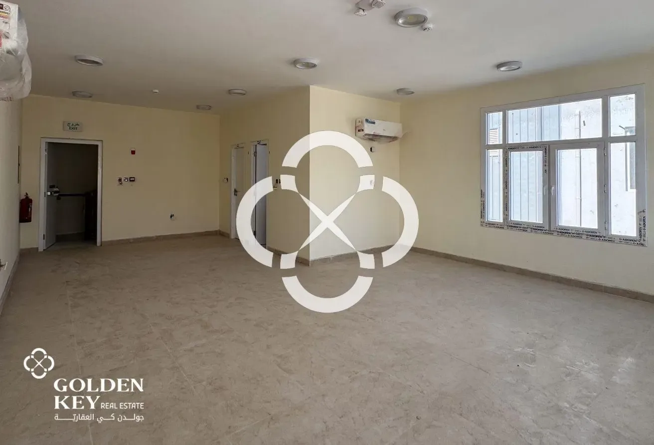 Warehouse with 11 Rooms | 350A | Birkat Al Awamer