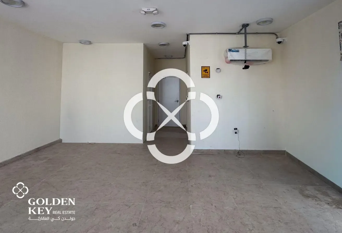 Warehouse with 11 Rooms | 350A | Birkat Al Awamer