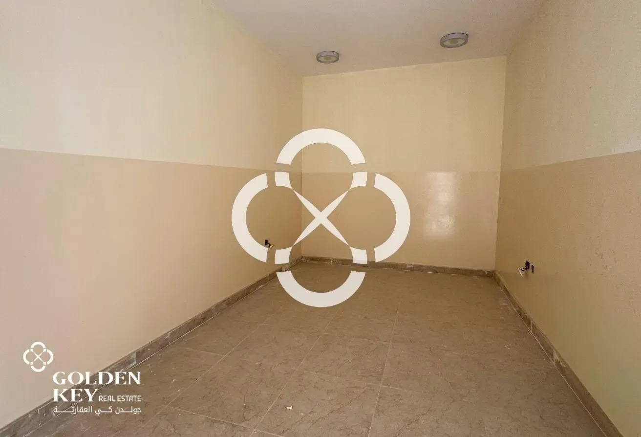 Warehouse with 11 Rooms | 350A | Birkat Al Awamer