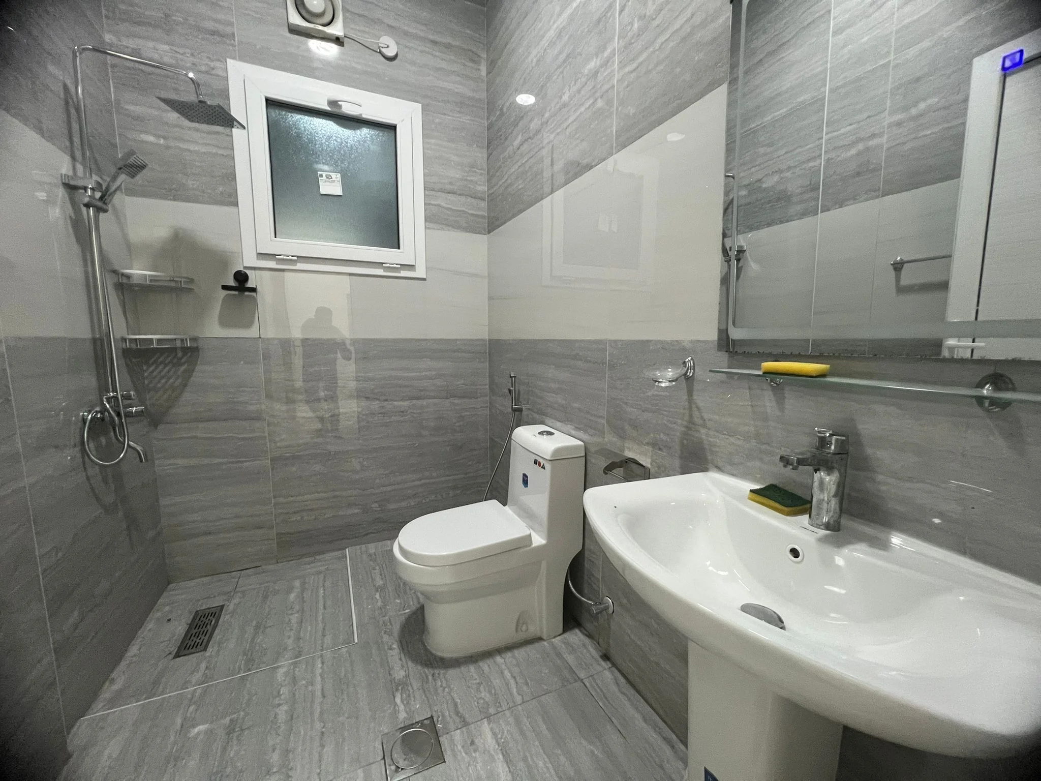 Spacious 2-Bedroom Apartment in Al Aziziyah