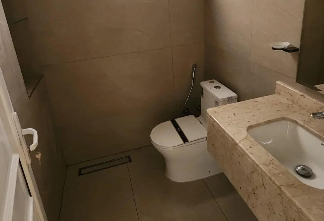 Brand New Modern Villa| 09 Master Beds +Outhouse