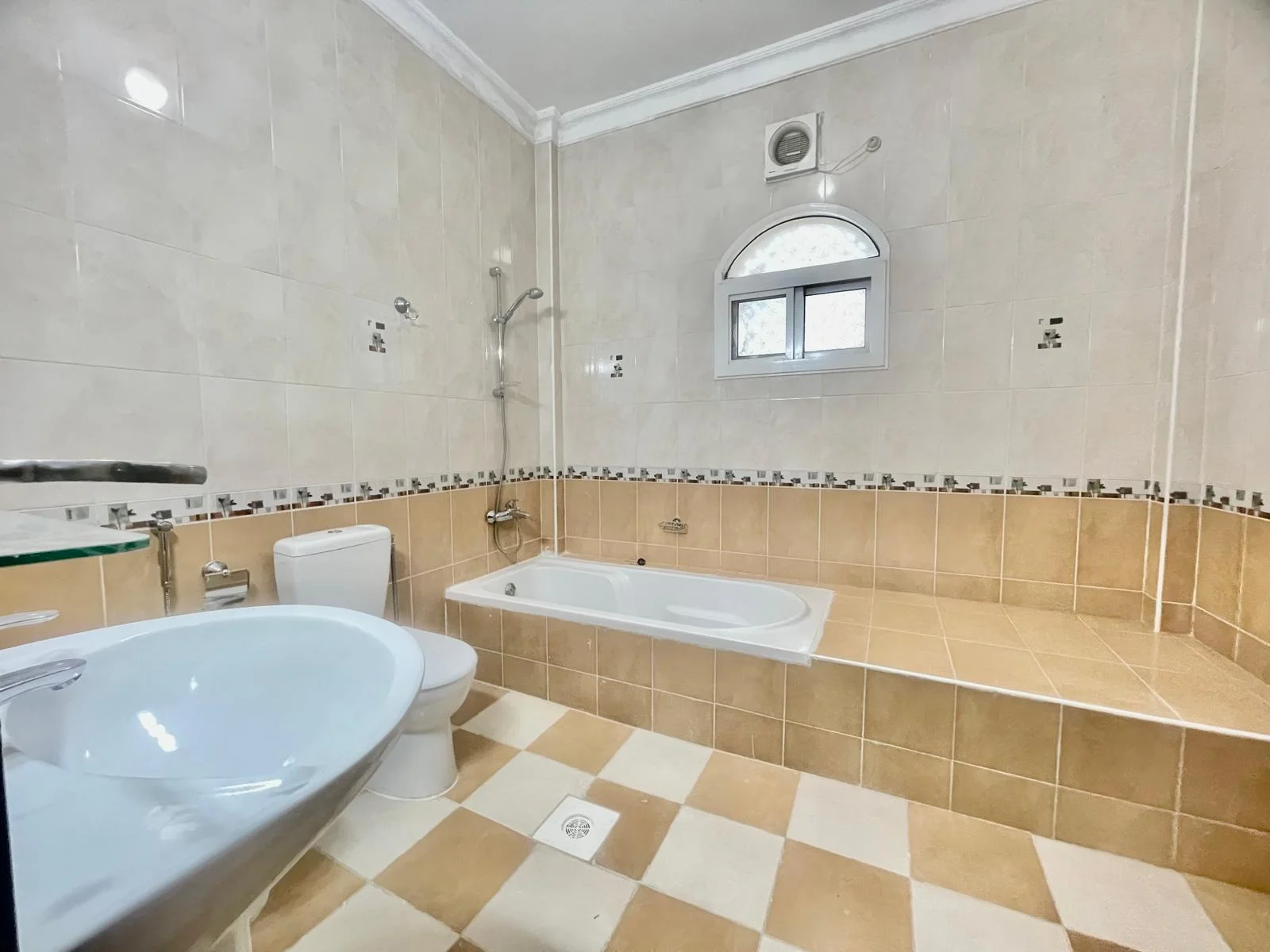 SPACIOUS UF 5BR STANDALONE VILLA FOR FAMILY